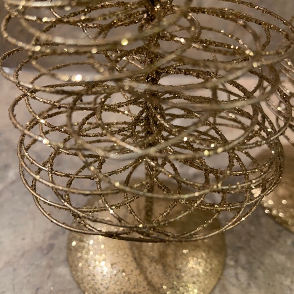2 gold colored glittery Christmas trees - Picture 3 of 3